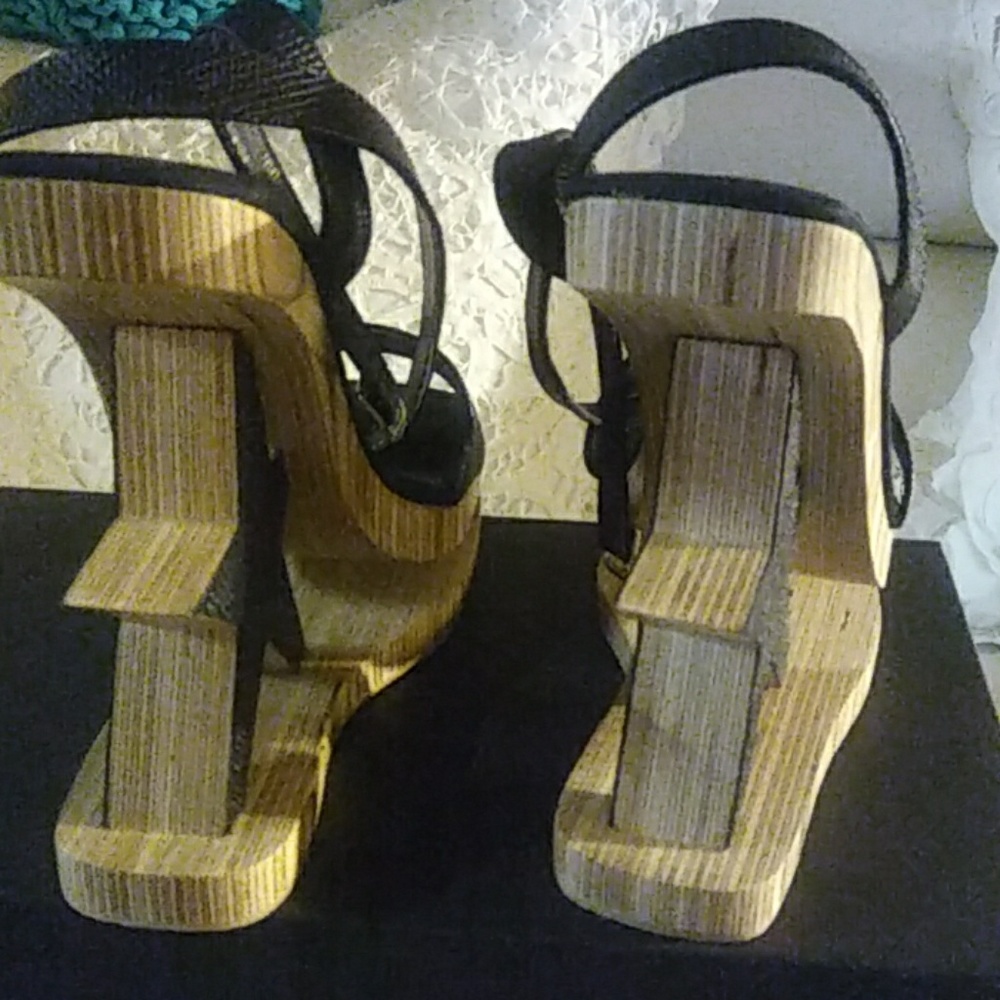 Shoes - Picture 4 of 4